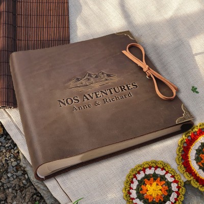 Album Photo en Cuir Personnalisé « Notre Livre d'Aventures » pour les Couples - Cadeau d'Anniversaire pour Votre Mari - Cadeau de Saint-Valentin pour Lui
