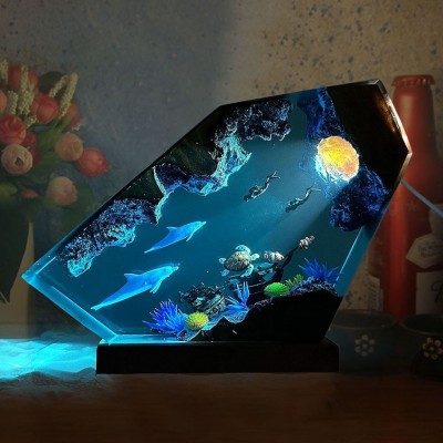 Lampe en bois et résine représentant un couple de dauphins et de tortues - Idées cadeaux de Noël et d'anniversaire