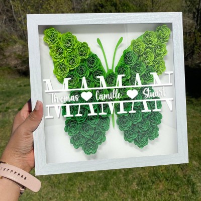 Boîte d'ombre à fleurs monogramme de maman papillon personnalisée avec noms d'enfants, cadeau pour maman grand-mère