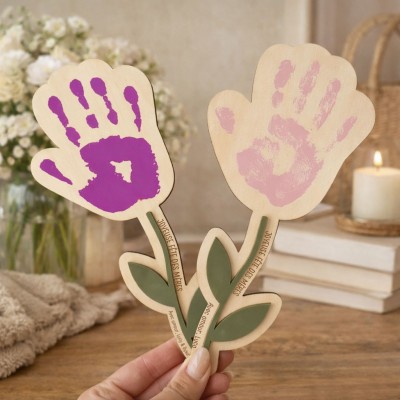 Cadeau unique pour la fête des mères : panneau à faire soi-même avec l'empreinte de la main d'une maman.