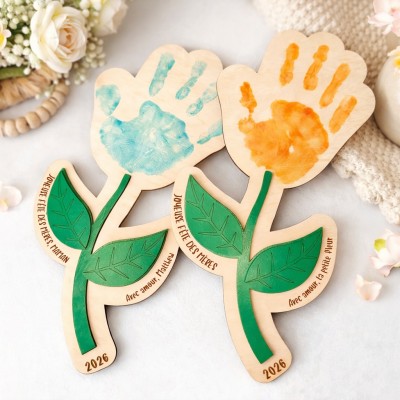 Cadeau unique pour la fête des mères : panneau à faire soi-même avec l'empreinte de la main d'une maman.