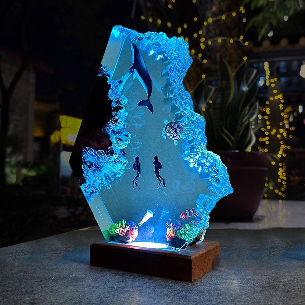Lampada in legno di resina megattera e subacqueo Regalo di Natale Idee regalo di compleanno Idee regalo uniche per la famiglia