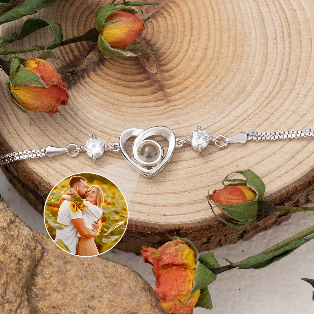 Bracciale a forma di cuore con proiezione fotografica personalizzata con immagine all'interno. Regalo di anniversario per lei. Regalo di compleanno per coppia. Regali di San Valentino