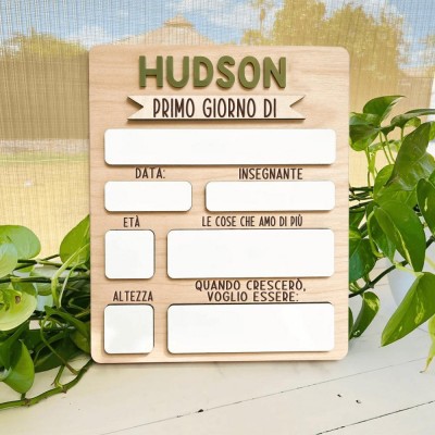 Cartello di ritorno a scuola in legno personalizzato fatto a mano e riutilizzabile con il nome del bambino, idee regalo uniche per il ritorno a scuola per bambini