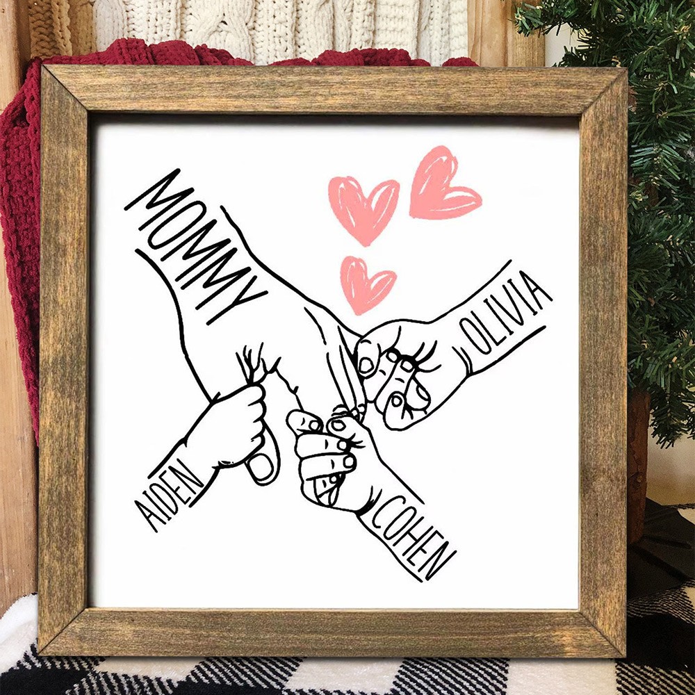 Personalized Mommy Holding Hands Wood Sign with Kids Names Gifts for Mom Grandma Mother's Day Gift