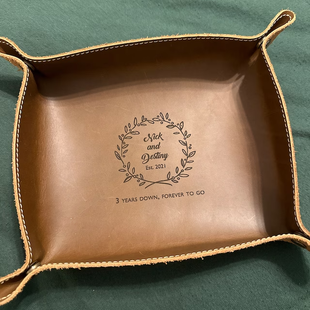 Gepersonaliseerd gegraveerd leren dienblad Jubileumcadeau voor echtgenoot Kerstcadeaus voor haar Hem