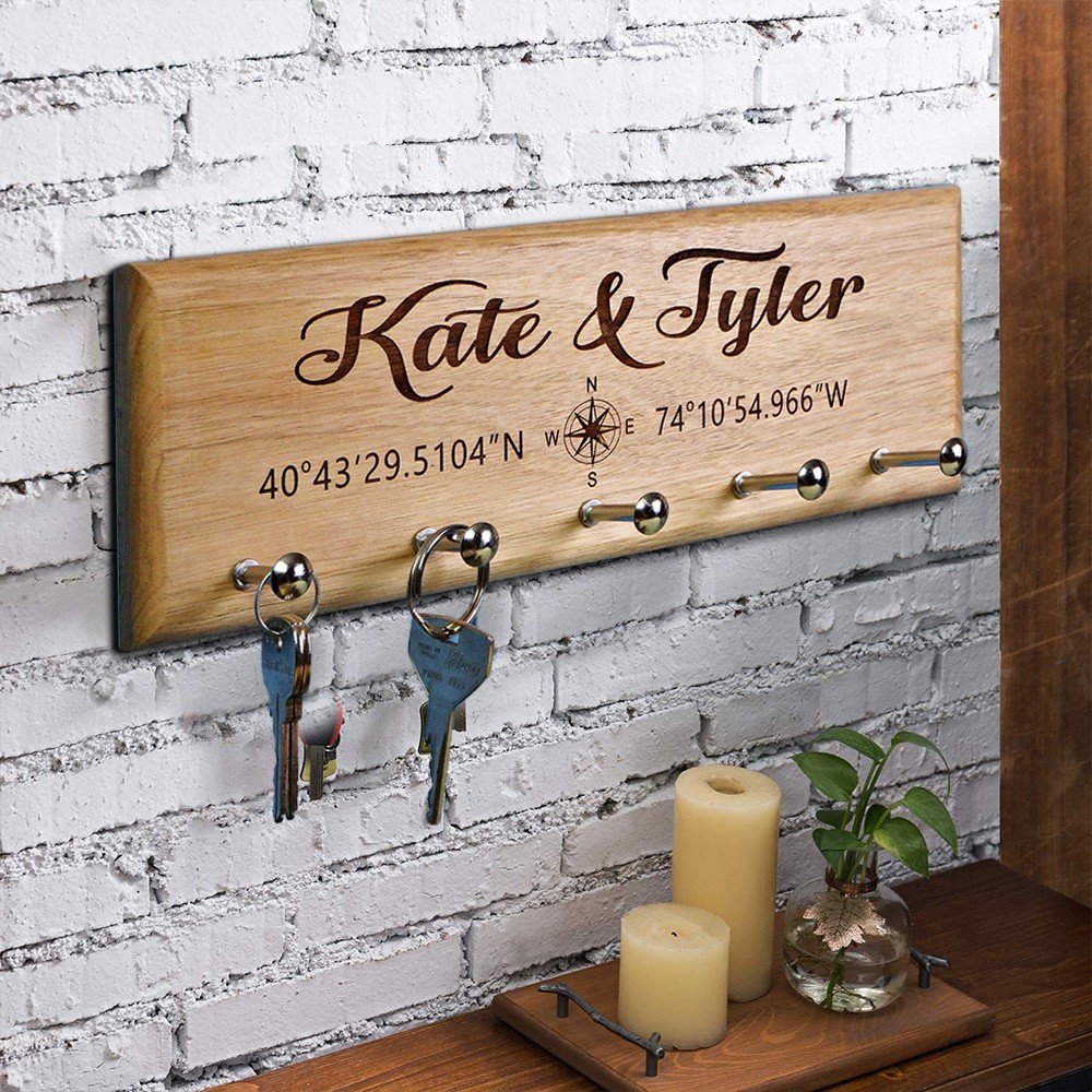 Gepersonaliseerde gegraveerde houten sleutelhanger Nieuw huis cadeau voor koppel Huwelijkscadeau