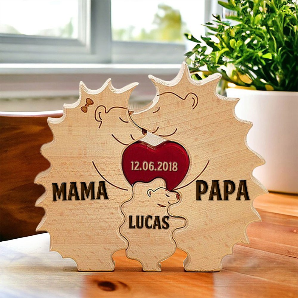 Gepersonaliseerde houten puzzel met naambord van de egelfamilie met kindernamen. Een uniek aandenken voor moeder en oma. Ideeën voor Moederdagcadeaus.