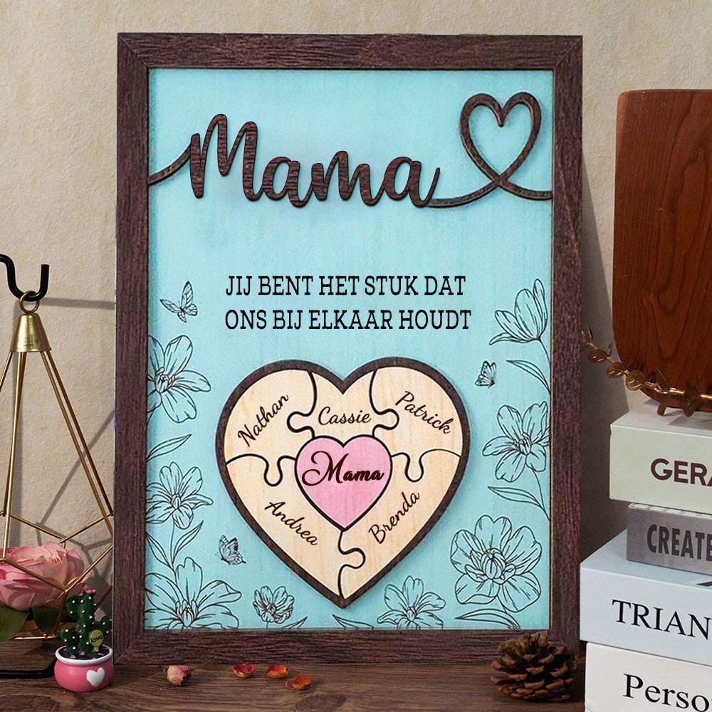 Persoonlijk hartvormig moederbeeld, jij bent de houten puzzel die ons stevig bij elkaar houdt, met een naamlabel van het kind. Een uniek familiegave voor mama en oma, creatief Moederdagcadeau.