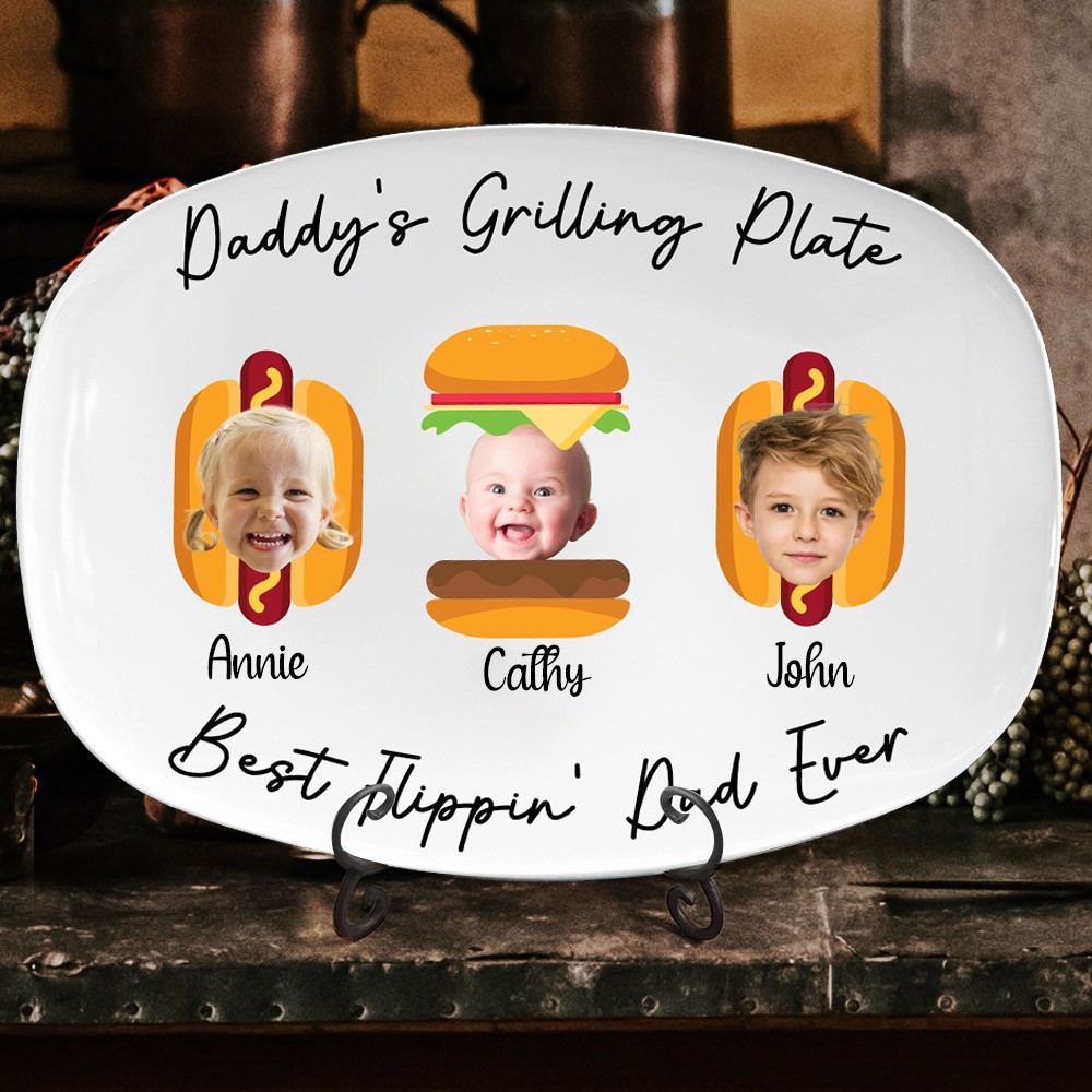 Aangepaste kunstprint Burger en hotdog Papa's grillplaat met kindernamen Beste cadeau-ideeën voor Vaderdag