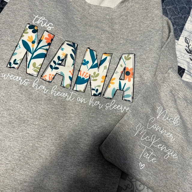 Aangepaste Nana geborduurde sweatshirt hoodie met kindernamen op de mouw Moederdag cadeau
