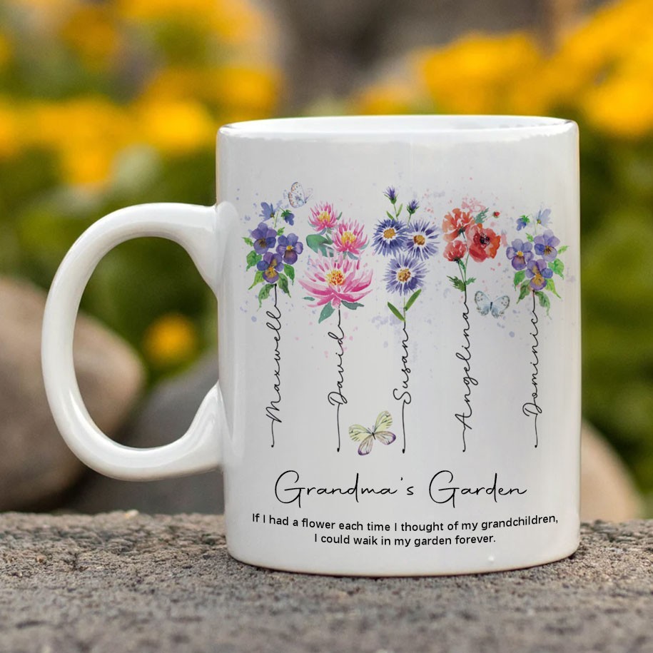 Gepersonaliseerde geboortebloemmok van Grandma's Garden met namen van kinderen