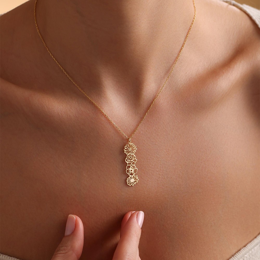 Custom Birth Flower Necklace - Unique Personalised Jewelry for Mum or Grandma, Ideal for Birthdays and Mother's Day