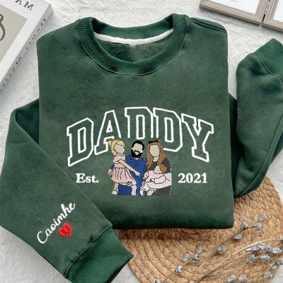 Daddy Embroidered Photo Portrait Sweatshirt with Kids Names on Sleeve Personalised Gifts for Dad Father's Day Gift